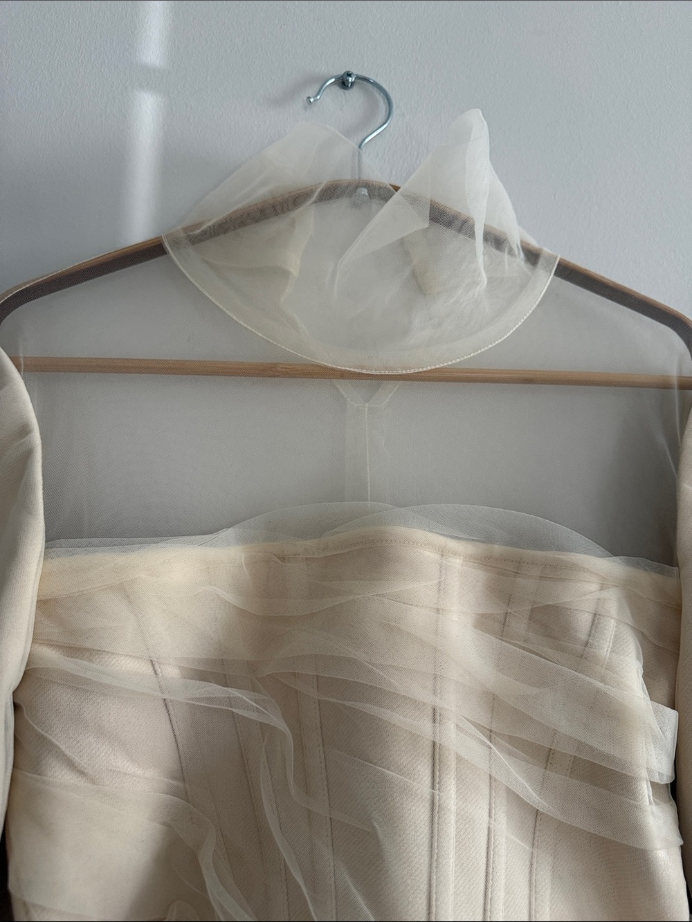 Structured Sheer Cream Puff-Sleeve Cropped Top - Picture 2 of 7